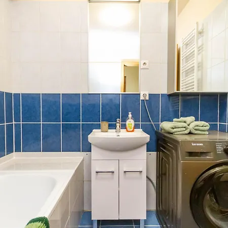 2bdr Contempo Retreat With Free Parking By Nw Appartamento Budapest