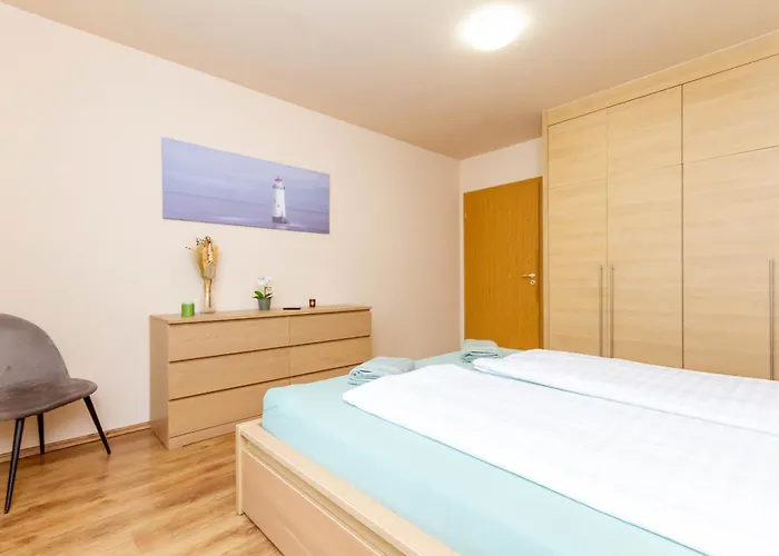 2bdr Contempo Retreat With Free Parking By Nw *