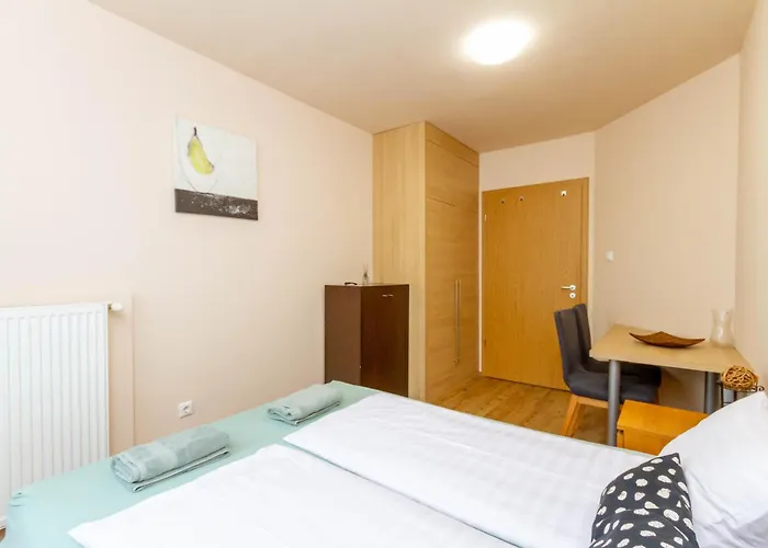 2bdr Contempo Retreat With Free Parking By Nw * Budapešť