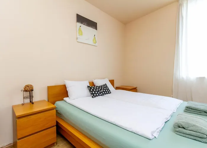 2bdr Contempo Retreat With Free Parking By Nw * Budapešť