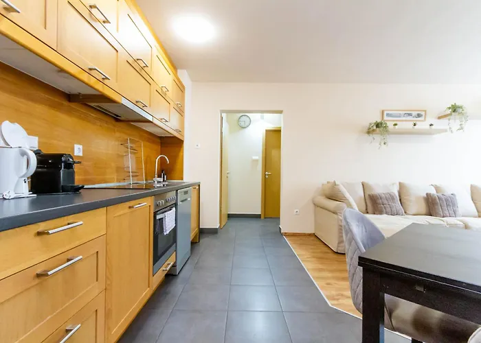 2bdr Contempo Retreat With Free Parking By Nw * Budapešť