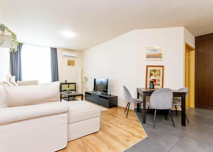 2bdr Contempo Retreat With Free Parking By Nw