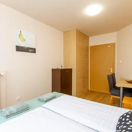2bdr Contempo Retreat With Free Parking By Nw * Budapešť