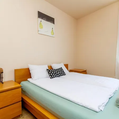 2bdr Contempo Retreat With Free Parking By Nw * Budapešť