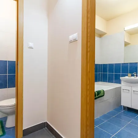2bdr Contempo Retreat With Free Parking By Nw Apartmán Budapešť