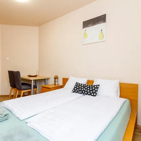 2bdr Contempo Retreat With Free Parking By Nw * Budapešť