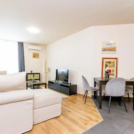 2bdr Contempo Retreat With Free Parking By Nw